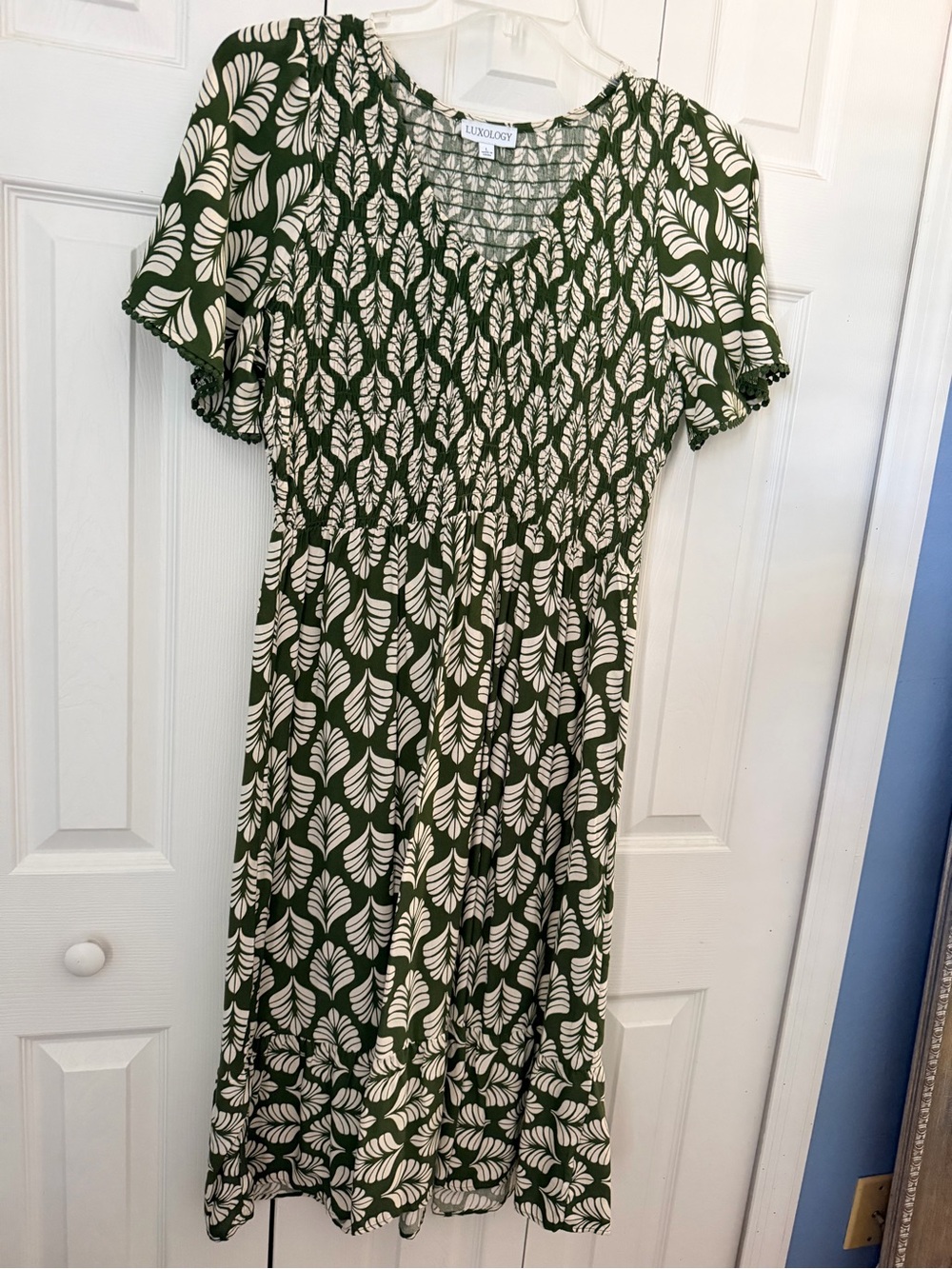 Luxology Olive Green and Cream Leaf-Print Short Sleeve Midi Dress